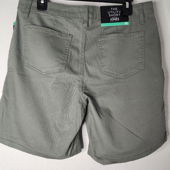 Jones New York New Utility Short - Picture 2 of 12